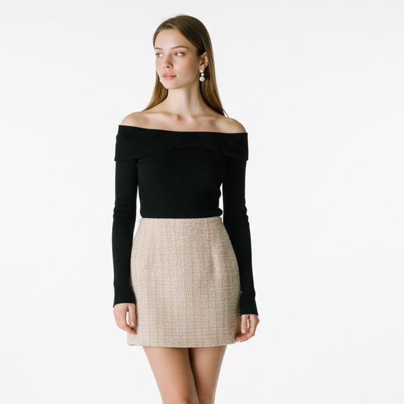 Babaton Dresses & Skirts - Aritzia | Babaton Cream Tweed Mini Skirt | US 6